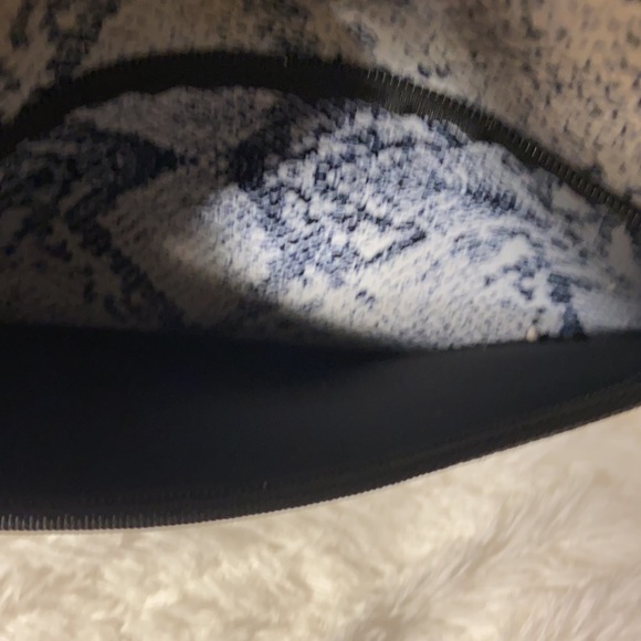 Haute Shore crossbody purse - Picture 6 of 12